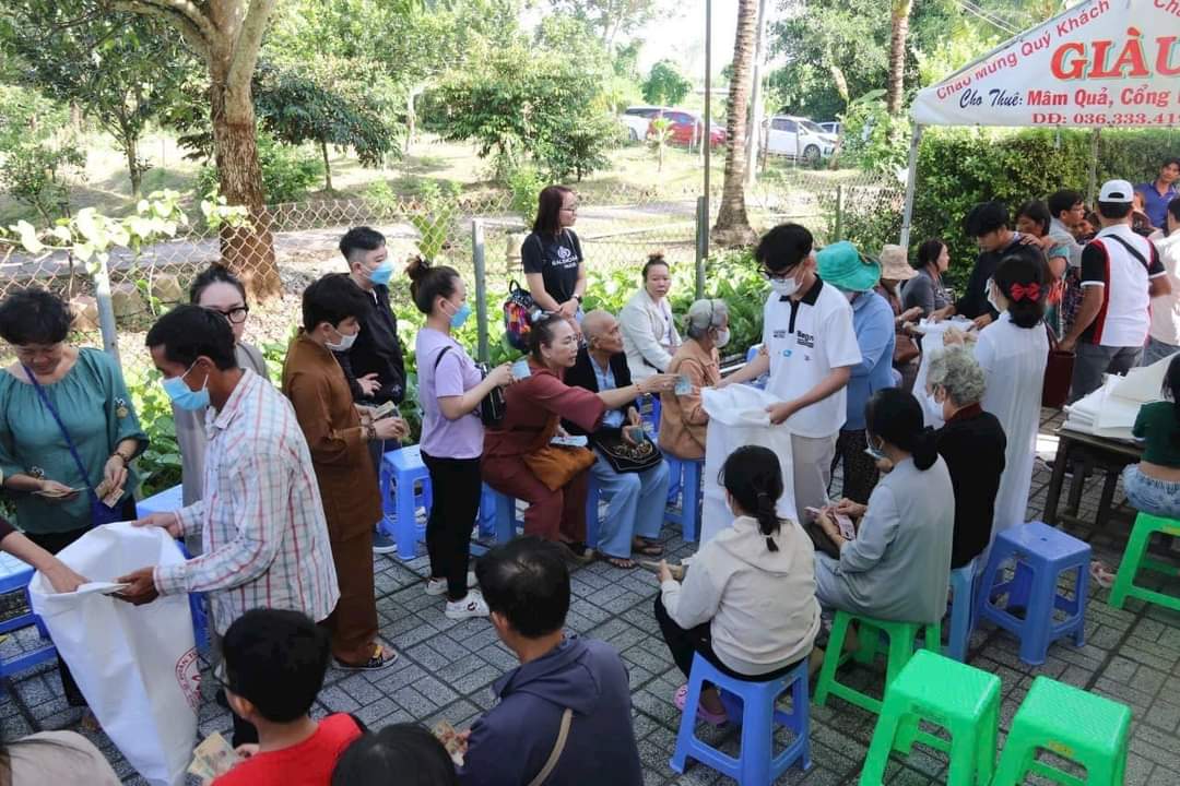 Phát qua tịnh xá an lạc