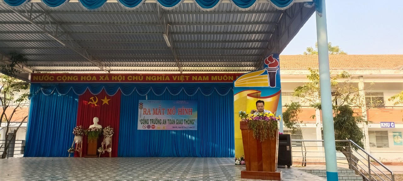 Cổng trường ATGT