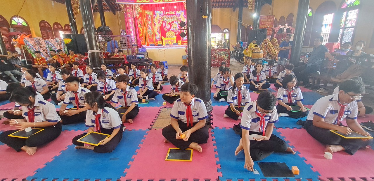 RUNG CHUÔNG VÀNG