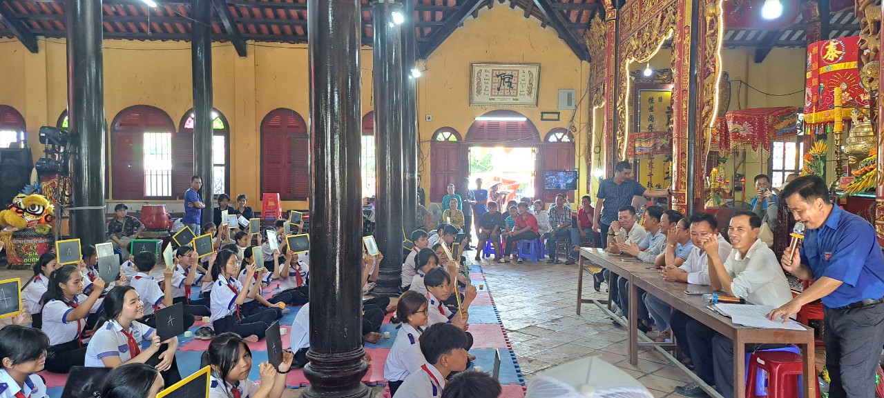 RUNG CHUÔNG VÀNG